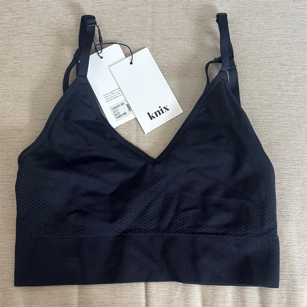 knix Seamless Sports Bra with Adjustable Straps